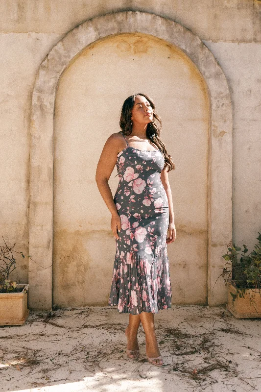 Weekend Deal Rush Ashton Midi Dress - Steel Gray Floral