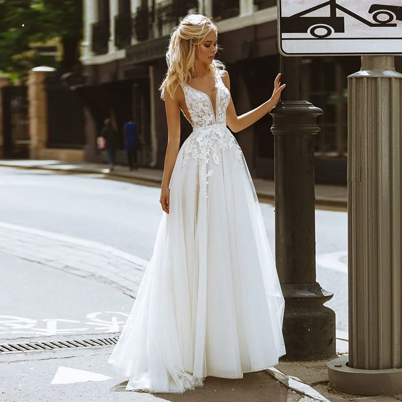 Hot Sale Items Boho V-Neck Appliques Lace A-Line Tulle Wedding Gown
