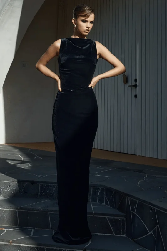 Weekend Only Savings Verona Gown Velvet Black