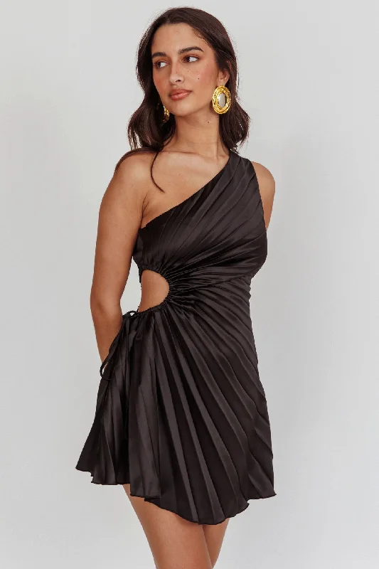 Glow Ray One-Shoulder Pleat Dress Black