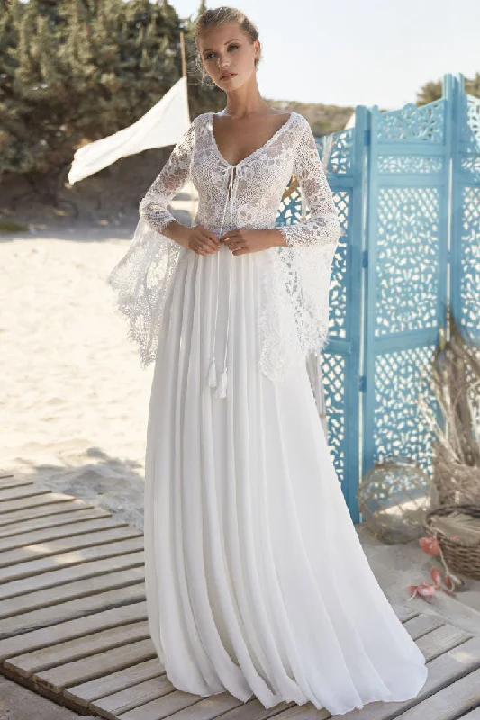 Weekend Special Offers Exquisite Lace Panel V Back Maxi Beach Wedding Dress - White Weekend Special Offers Exquisite Lace Panel V Back Maxi Beach Wedding Dress - White