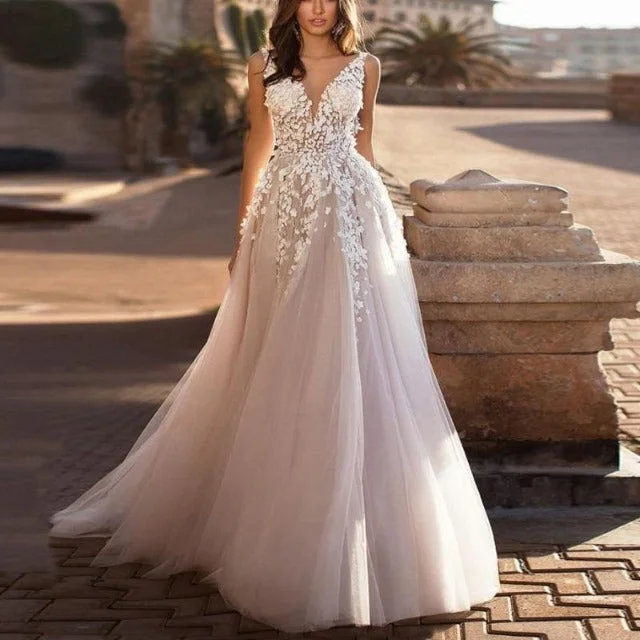 Seasonal Discounts Beach Bridal V Neck Flowers Tulle Wedding Dress WD1002