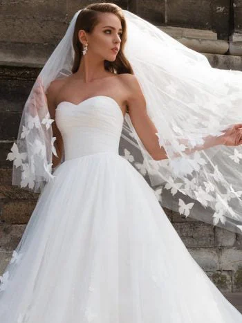 Exclusive Offer Beautiful Wedding Dresses with Long Train Sweetheart Butterfly Simple Bridal Gown JKW201