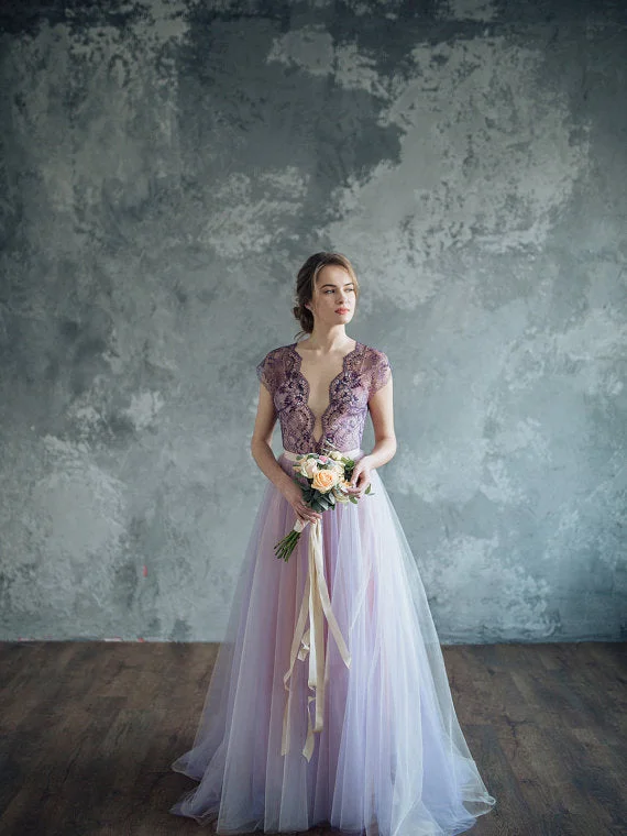 Weekend Special Offers Lace Wedding Dresses Aline Short Train V-neck Chic Beading Bridal Gown JKW183