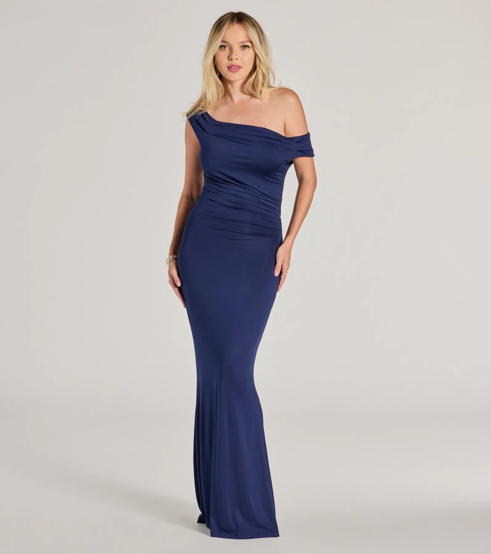 Weekend Offers You Love Teagan Sleeveless Cowl Neck Slim Formal Dress